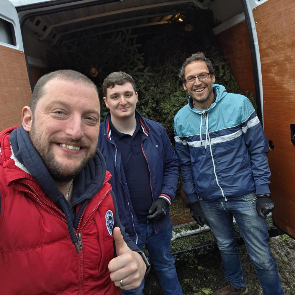 VeloxServ Volunteers support Compton Care's Treecycling scheme