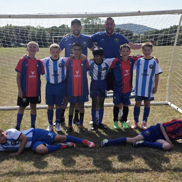 Wrekin Juniors Under-10s Lions proudly displaying their new kits sponsored by VeloxServ