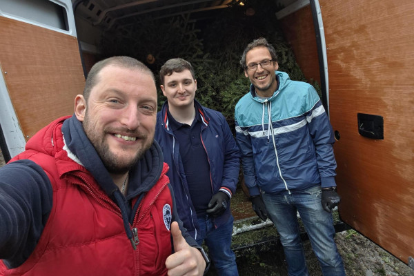 VeloxServ Volunteers support Compton Care's Treecycling scheme